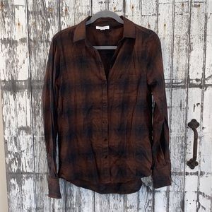 Beach lunch lounge brown black plaid button down top